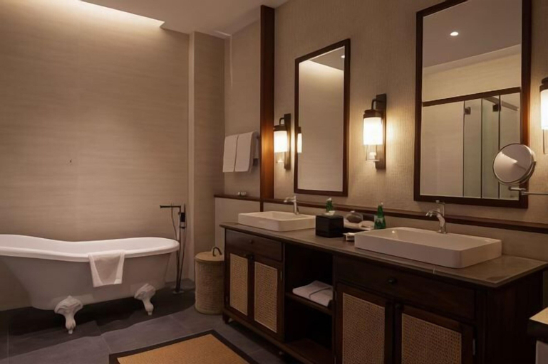 Bathroom 25