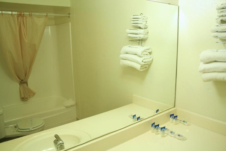 Bathroom 5, Americas Best Value Inn Eloy Casa Grande, Pinal