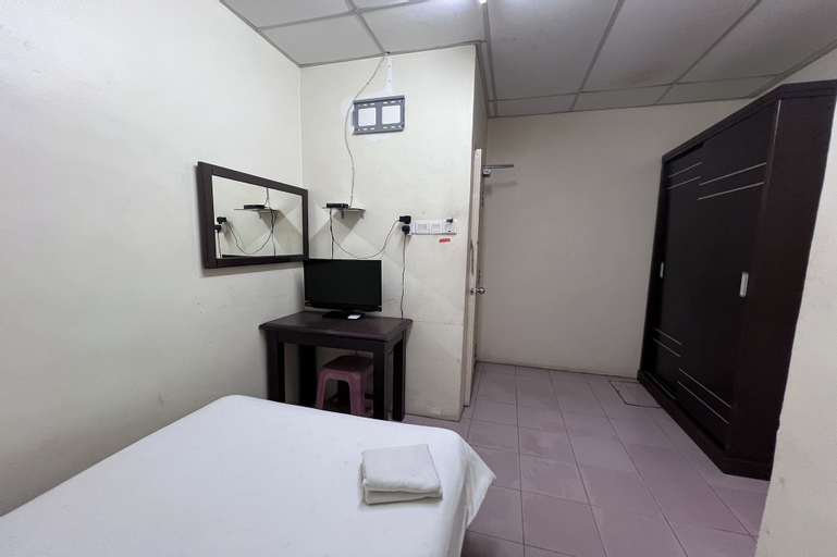 Bedroom 13