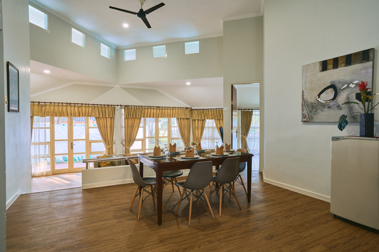 Dining Room 7