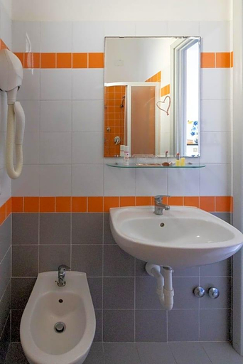 Bathroom 4, Hotel Austria, Rimini