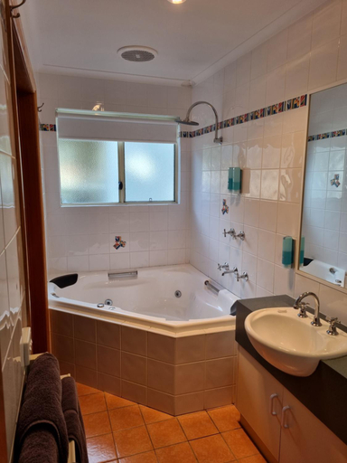 Bathroom 10