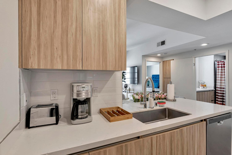 Others 1, 7 Large Down Town Santa Monica Apartment, Los Angeles