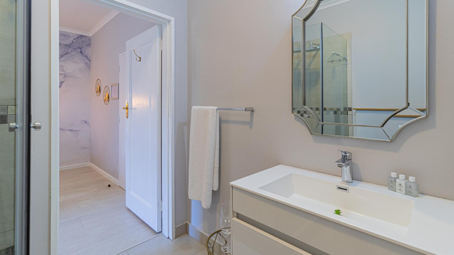 Bathroom 4, The Salene Hotel & Apartments, Cape Winelands