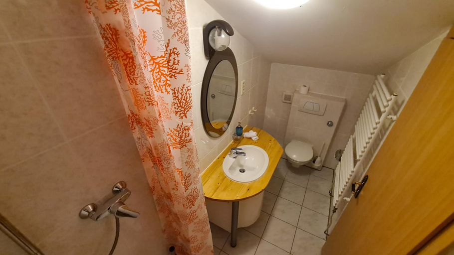 Bathroom 2, Ocean View Apartments, Bilice
