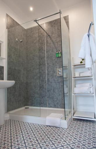 Bathroom, Coorie, Fife