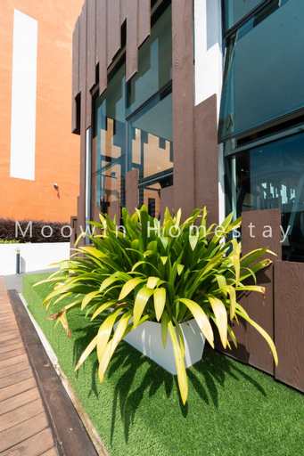 Exterior & Views 22