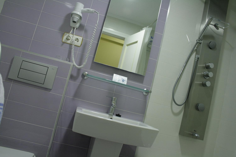 Bathroom, Playamar, Cantabria