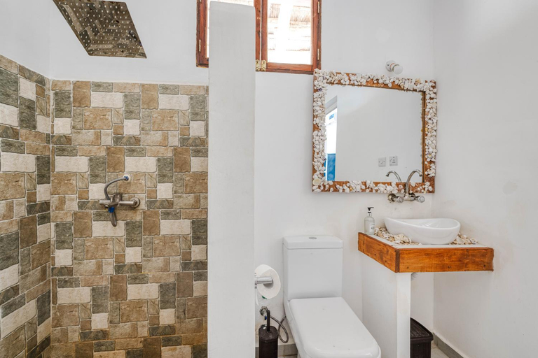 Bathroom 4, Cinnamon Hotel, Kusini