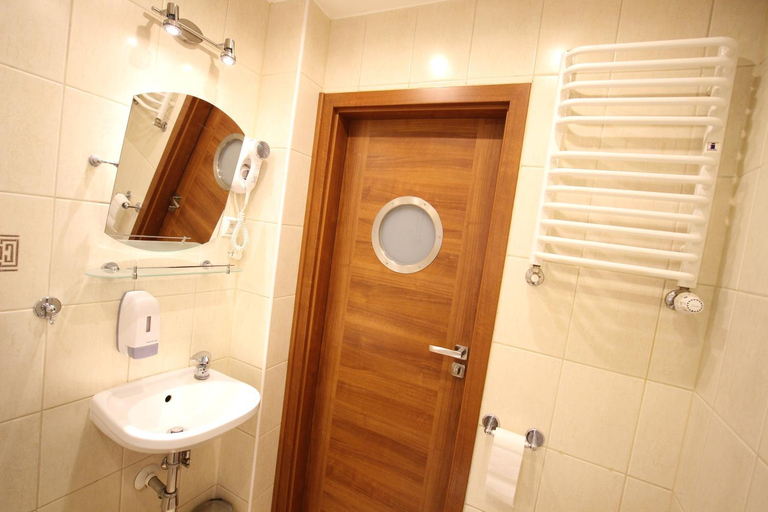 Bathroom 3, Rainbow Apartments 1, Kraków City