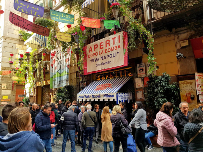Food & Drinks 3, Napoli central, Napoli
