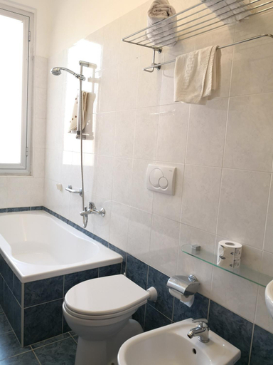 Bathroom 4, Delle Mimose, Imperia