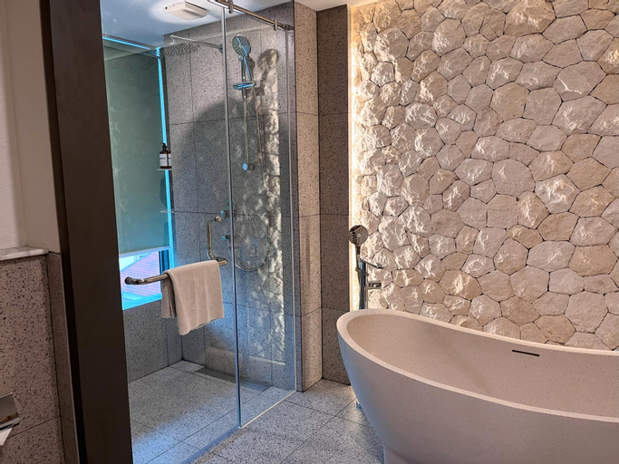 Bathroom 23
