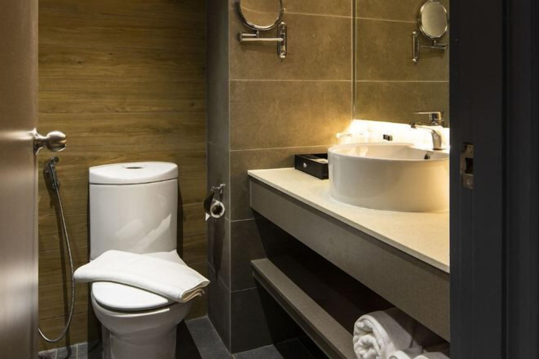 Bathroom 24