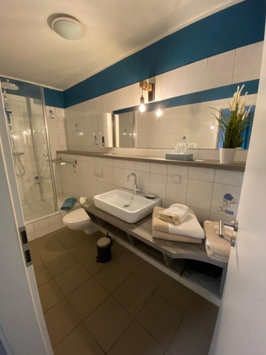 Bathroom 2, Pension Wernicke-Das-Original, Berlin