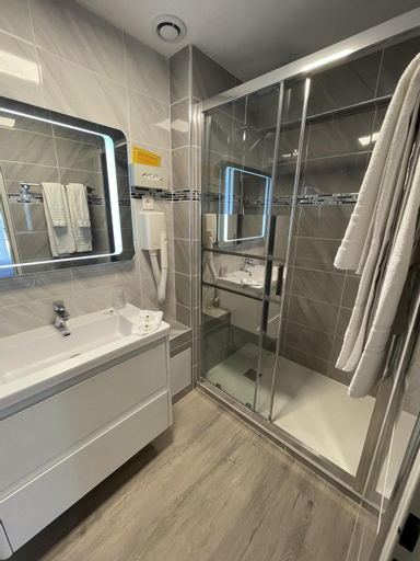 Bathroom 7