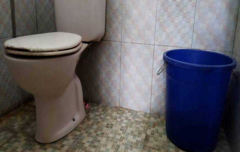 Bathroom 13