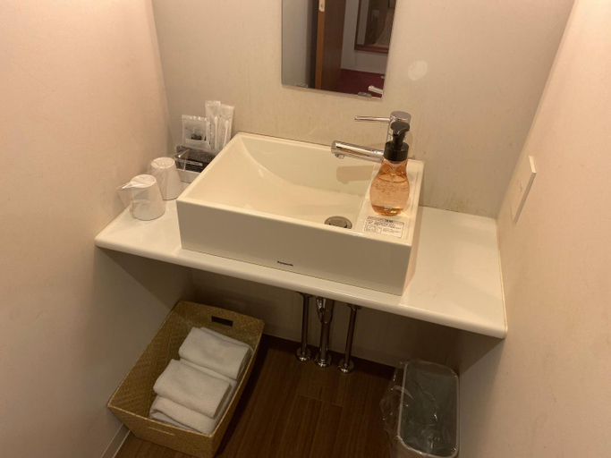Bathroom 10