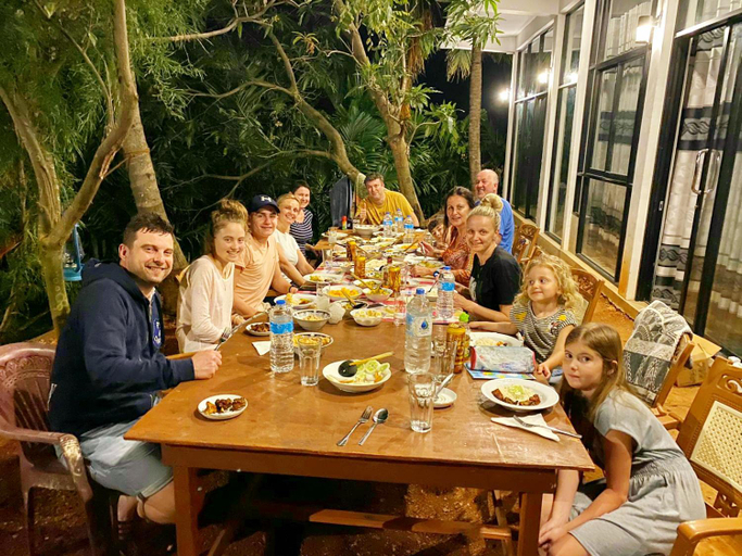 Food & Drinks, Blue Mountains View, Dambulla