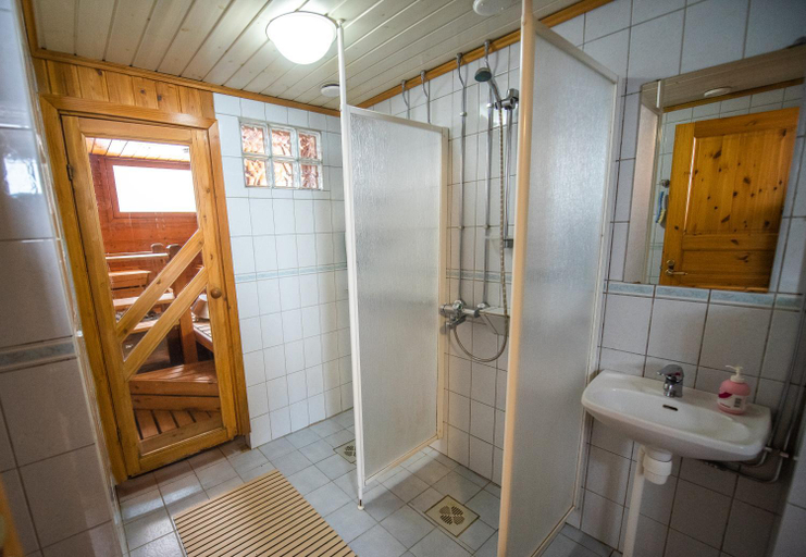 Bathroom 3, Holiday Village Kuukiuru, Lapland