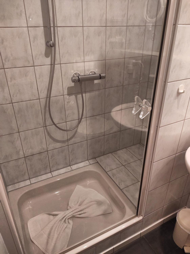 Bathroom 10