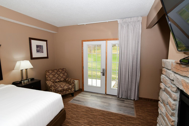 Bedroom 3, Cobblestone Inn & Suites - Denison - Majestic Hills, Crawford