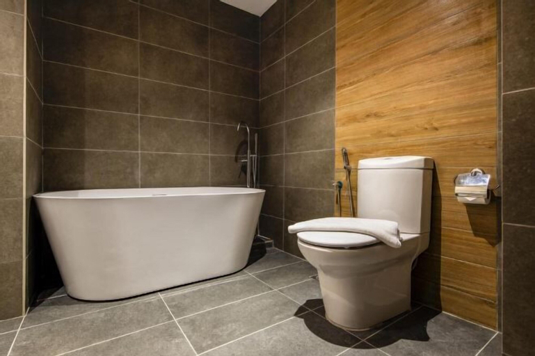 Bathroom 19