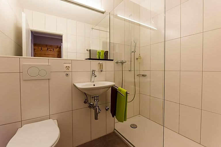 Bathroom 4, Hotel Weisses Kreuz Brienz, Interlaken