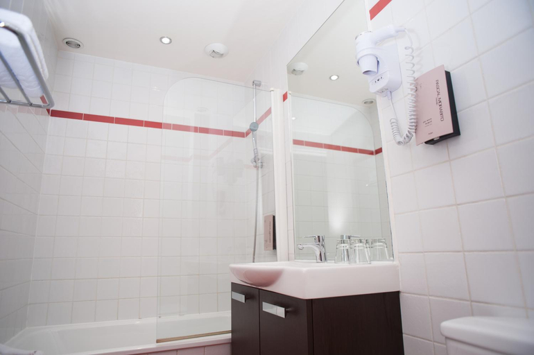 Bathroom 4, Hotel 29 Lepic, Paris
