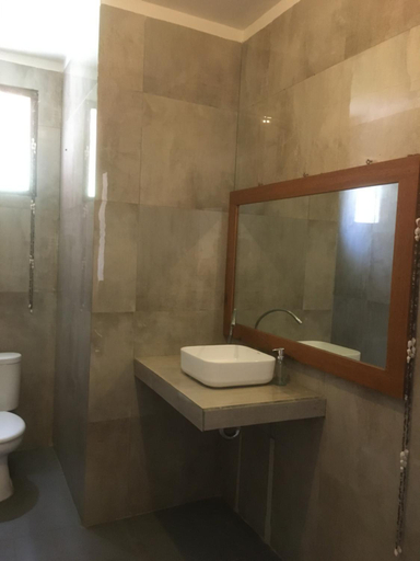 Bathroom 3, Birumeno Beach Bungalow, Lombok