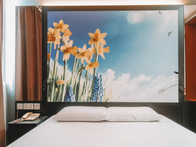 Bedroom 3, Amrise Hotel Geylang, 11Hrs, Stay from 10PM to 9AM, Singapore
