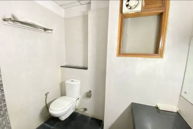 Bathroom, Hotel Radient Casa, Gautam Buddha Nagar