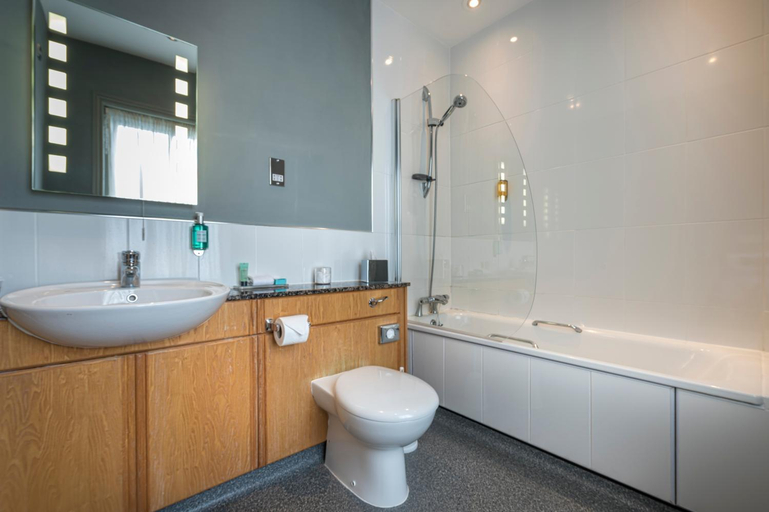 Bathroom 3, The Swan Hotel, Staffordshire
