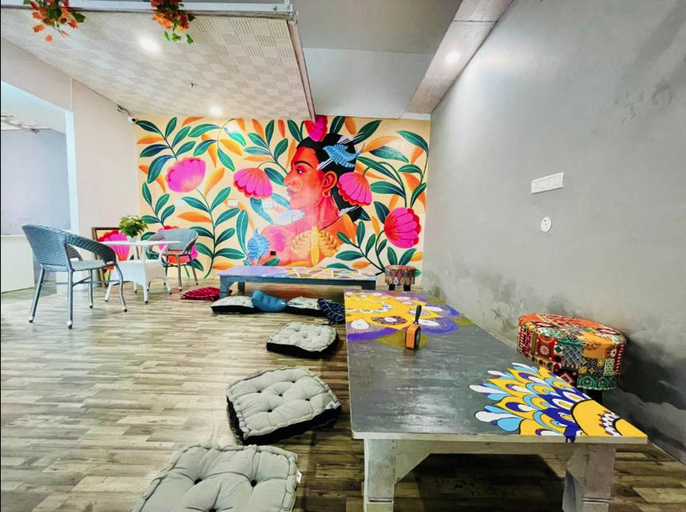Others 2, Dormtales Hostel, Varanasi