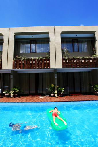 Exterior 12