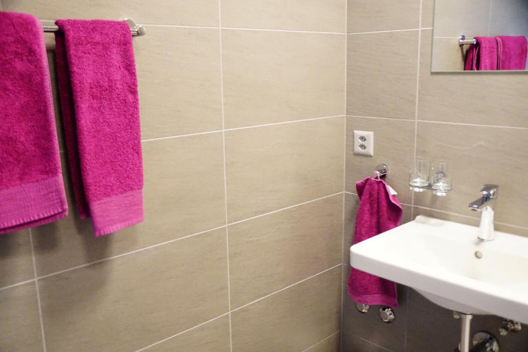 Bathroom 2, Schwendihaus, See-Gaster