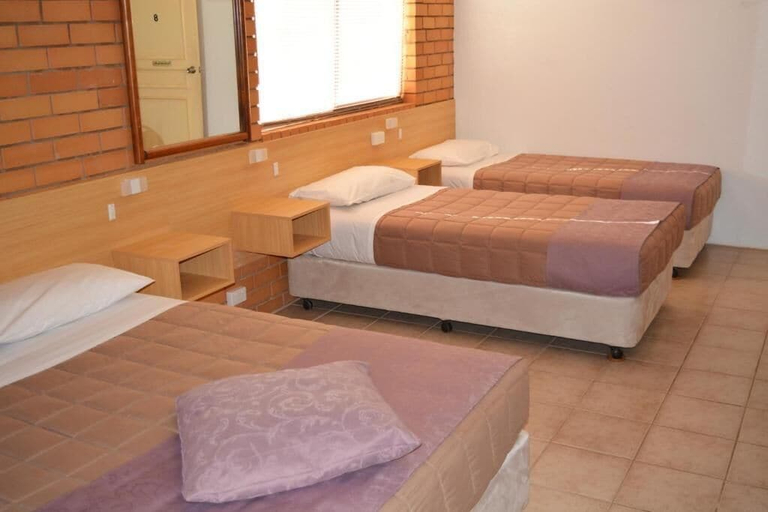 Bedroom 5, Grong Grong Motor Inn, Narrandera