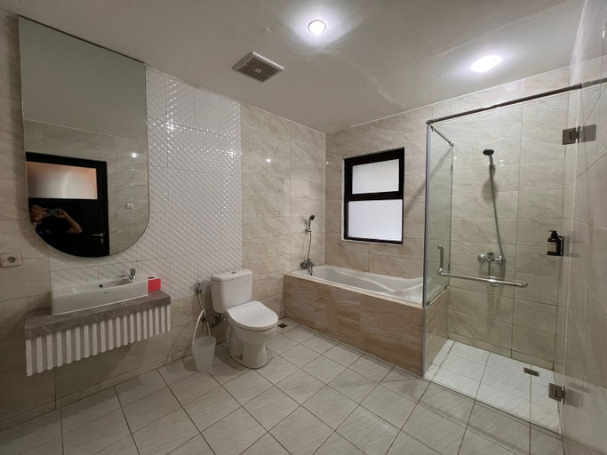 Bathroom 12