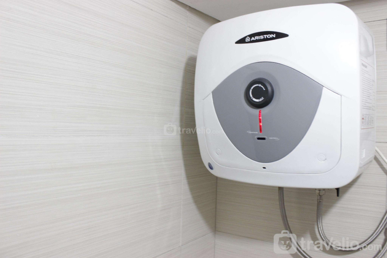 Bathroom 3, Homey 3BR Apartment at Gateway Pasteur near Exit Toll By Travelio, Bandung