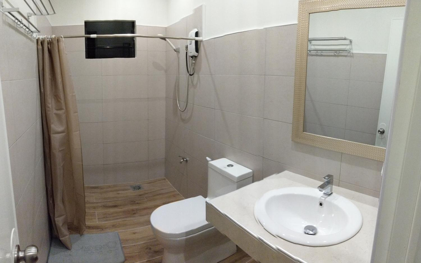 Bathroom 2, SBG Resort Lambug, Badian