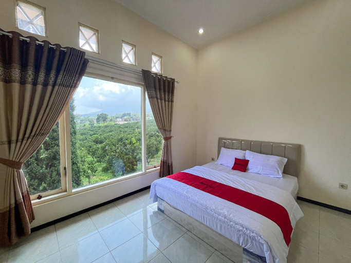 Bedroom 3, RedDoorz @ Jestro Guest House Batu, Malang