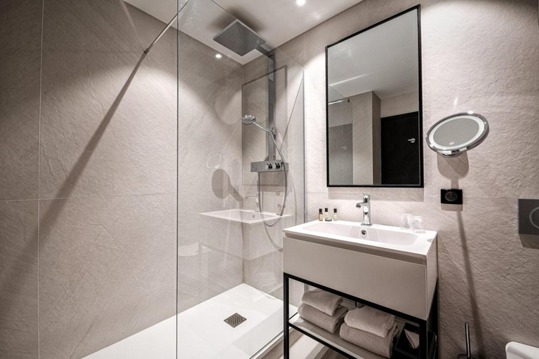 Bathroom 14