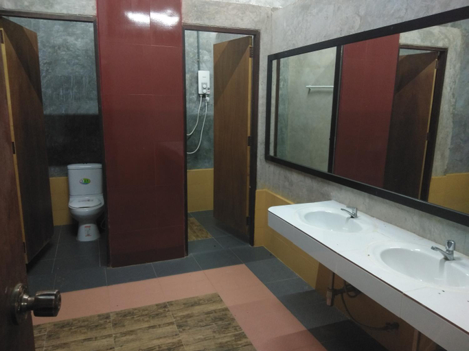 Bathroom 4, Boutique Raft Resort River Kwai, Sai Yok