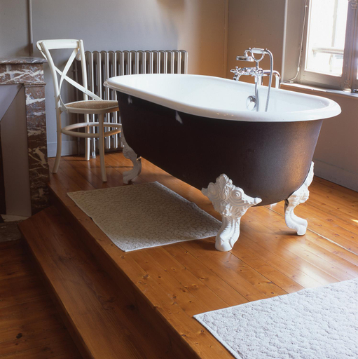 Bathroom 4, La Licorne, Eure
