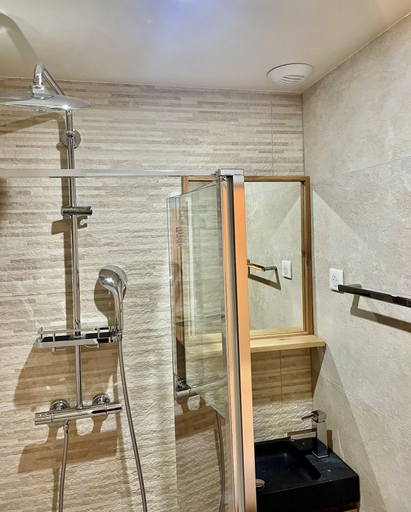 Bathroom 5, FRATERNITY-HOTEL, Paris