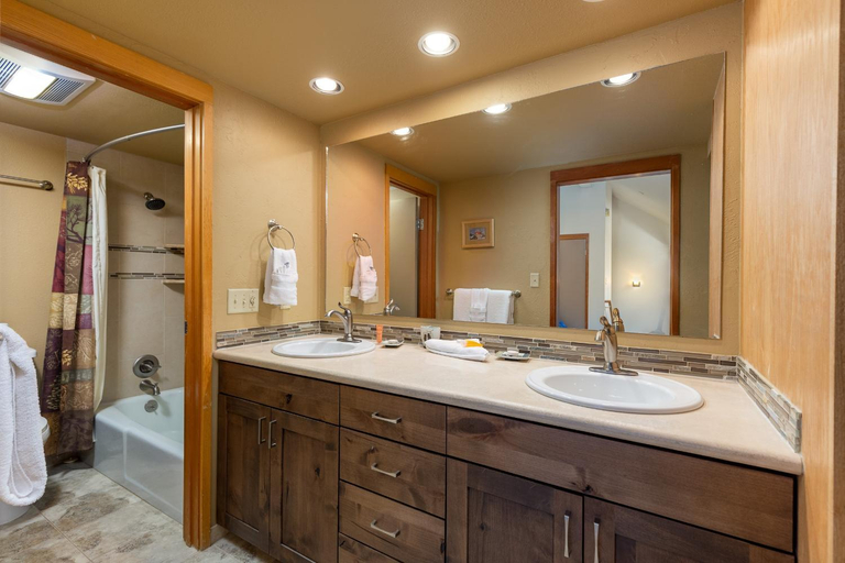 Others 3, 1610 Quicksilver Condo, Summit