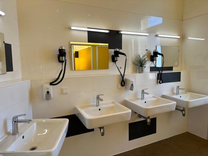 Bathroom 4, Grand Hostel Berlin Classic, Berlin