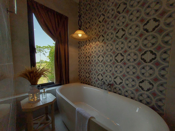 Bathroom 7