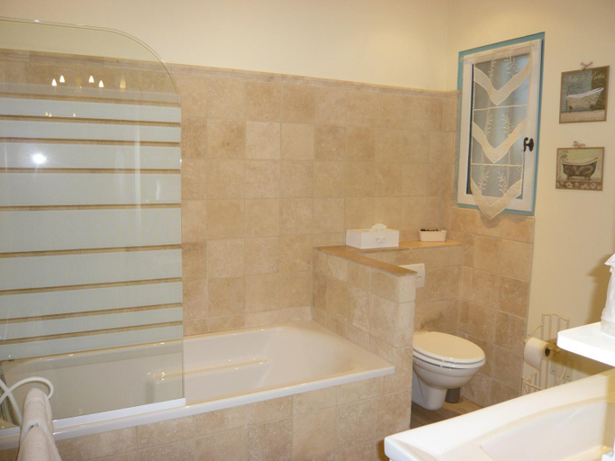 Bathroom 5, Hotel Mistral, Bouches-du-Rhône