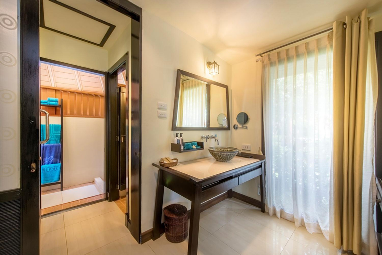 Bathroom 7